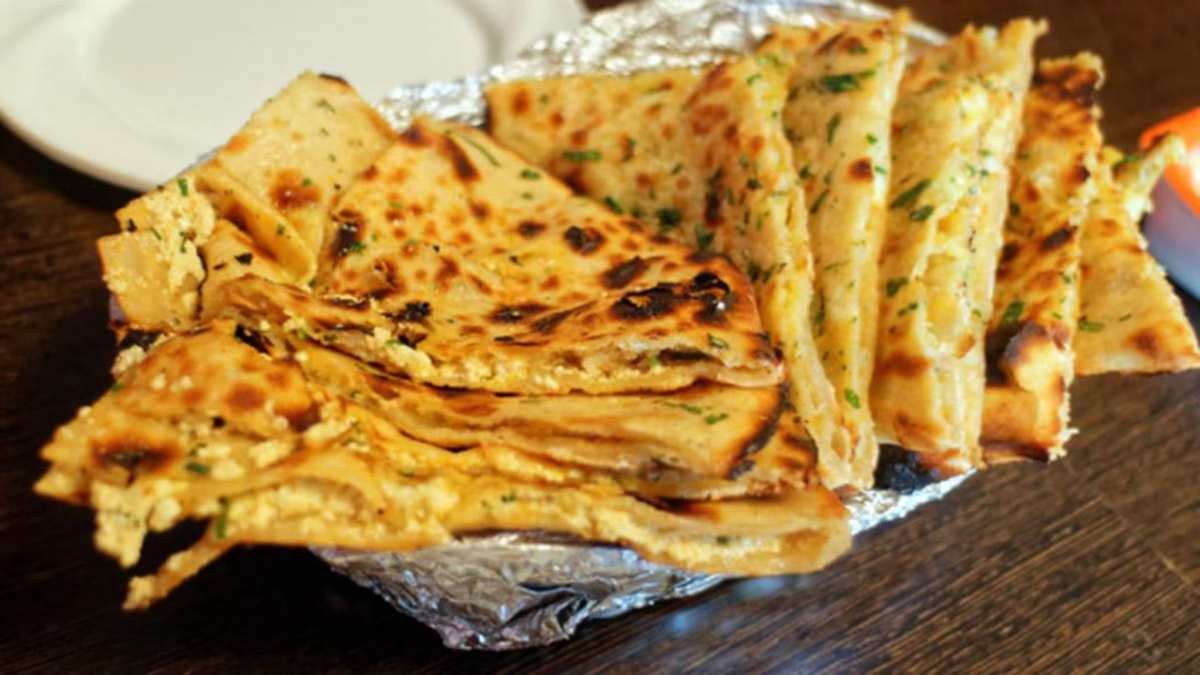 Paneer Onion Paratha: अब पनीर-प्याज पराठा कभी नहीं फटेगा, अपनाएं ये आसान टिप्स और बनाएं परफेक्ट स्टफ्ड पराठा