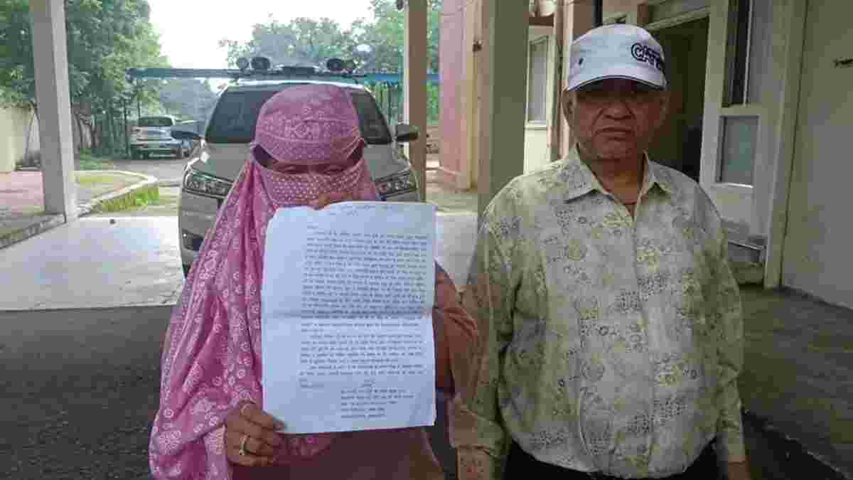 भगदड़ में मां को खोने वाली बेटी न्याय के लिए भटक रहीः फिरोजाबाद से सीहोर पहुंचा परिवार, कुबेरेश्वर धाम में रुद्राक्ष वितरण के दौरान हुई थी घटना