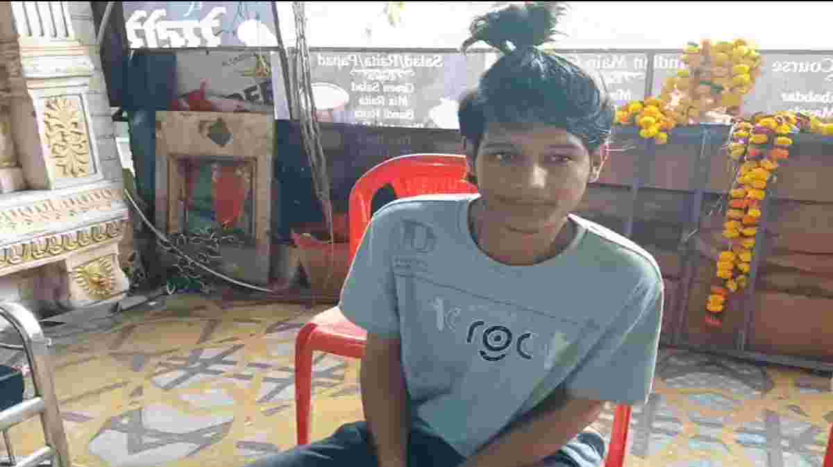 वासित मंसूरी ने खुद को बताया हिंदूः पहले बड़ी फिर छोटी बहन को फंसाया, लाखों ऐंठने के बाद दोनों को घर से उठाने दी धमकी, लोगों ने पिटाई कर निकाला जुलूस