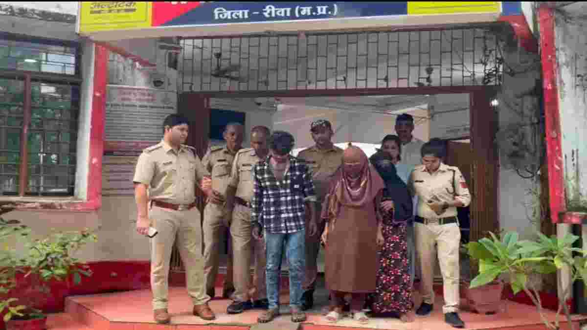 नाबालिग प्रेमिका संग नशीली सिरप की तस्करी: पुलिस ने महिला के साथ युवक को दबोचा, 465 शीशी सिरप जब्त