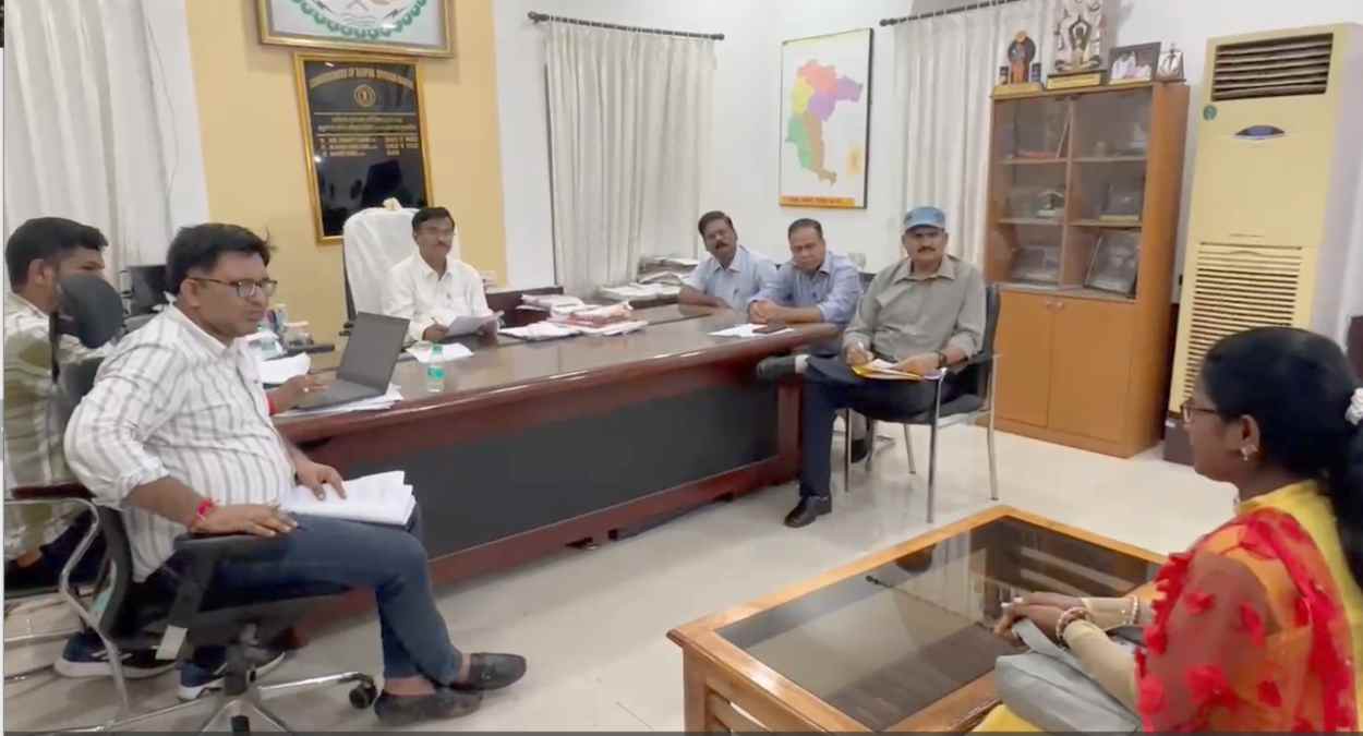 Exclusive : युक्तियुक्तकरण में अधिकारियों की मनमानी, जूनियरों को बचाकर सीनियरों का किया ट्रांसफर, महिला-दिव्यांग शिक्षकों के लिए आरक्षित नियमों की उड़ाई धज्जियां