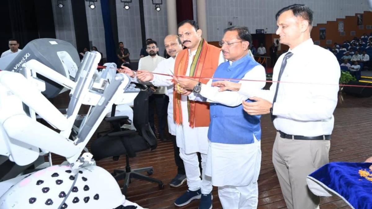 मुख्यमंत्री साय ने AIIMS रायपुर में ‘देव हस्त’ रोबोटिक सर्जिकल सिस्टम का किया शुभारंभ, कहा- छत्तीसगढ़ में चिकित्सा सुविधाओं के विकास में एक नया आयाम…