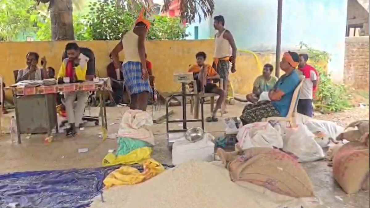 बस्तर में करोड़ों का राशन घोटाला : सरकारी राशन दुकानों से 6565 क्विंटल अनाज गायब, सवालों के घेरे में पीडीएस सिस्टम