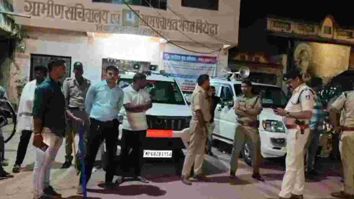 MP में गणेश विसर्जन जुलूस में पथरावः हनुमान चालीसा पाठ को लेकर हिंदू- मुस्लिम आपस में भिड़े, दोनों पक्षों के 7 लोग गिरफ्तार, मौके पर भारी पुलिस बल तैनात