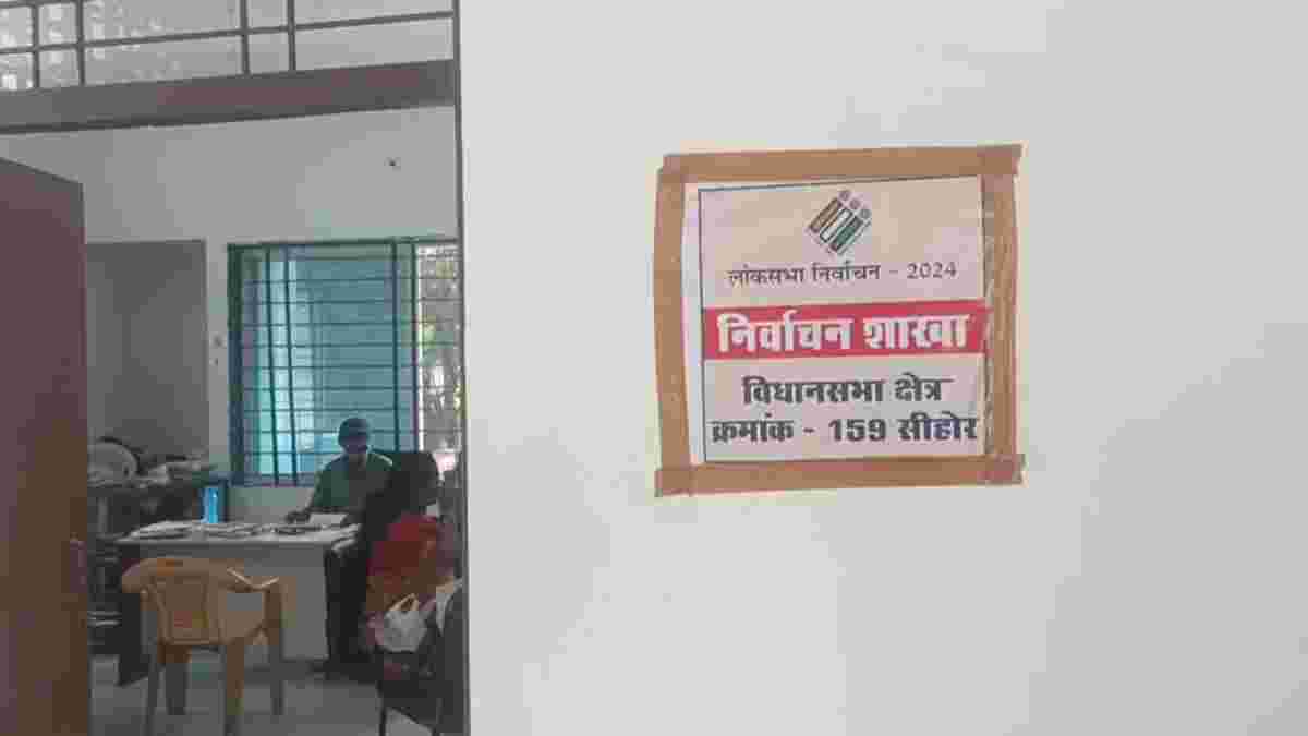 मतदाता पुनरीक्षण कार्य में लापरवाही: एसडीएम ने बीएलओ को किया निलंबित, 5 को कारण बताओ नोटिस जारी
