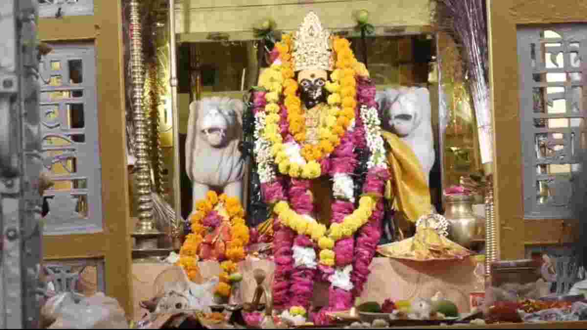 शारदीय नवरात्रि 2025ः सिंधिया राजवंश की कुलदेवी भक्त के नाम से जाना जाता है, ग्वालियर के प्राचीन मांढरे की माता मंदिर में उमड़ी श्रद्धालुओं की भीड़