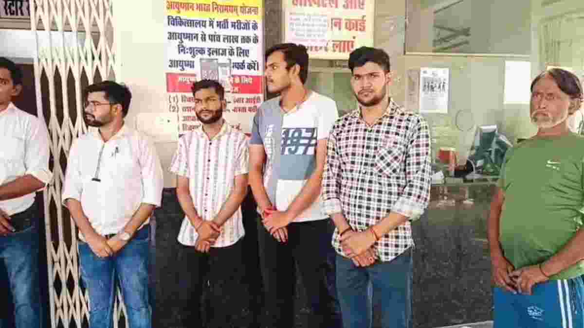 आउटसोर्स कर्मियों को वेतन के लालेः 4 महीने से नहीं मिली सैलरी, स्वास्थ्य विभाग ने कर्मचारी मानने से किया इंकार, प्रदर्शन की तैयारी में