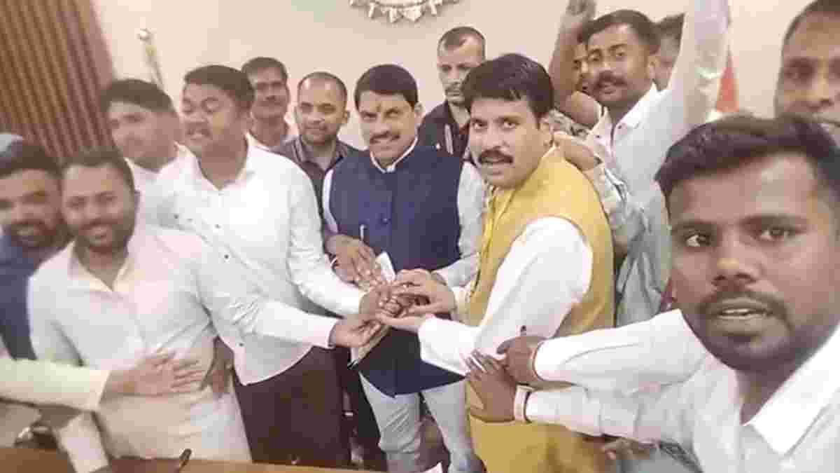 ओबीसी आरक्षण मामलाः याचिकाकर्ताओं के साथ मुख्यमंत्री डॉ मोहन ने की बैठक, सरकार और समाज मिलकर रखेंगे पक्ष