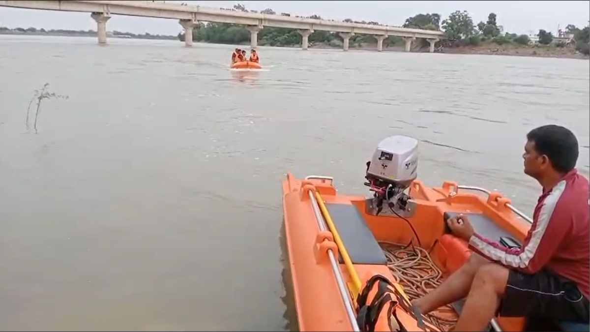 शिवनाथ नदी में गिरे बच्चे को बचाया पर खुद बह गया युवक, रेस्क्यू जारी