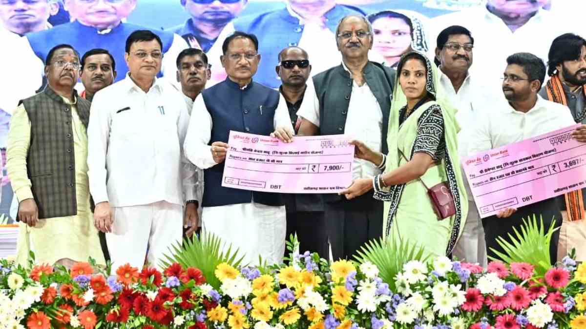 विश्वकर्मा जयंती पर CM साय ने श्रमवीरों को दी बड़ी सौगात : पंजीकृत श्रमिकों का होगा नि:शुल्क स्वास्थ्य जांच और इलाज, मकान निर्माण और दीदी ई-रिक्शा योजना की सहायता राशि में भी बढ़ोतरी