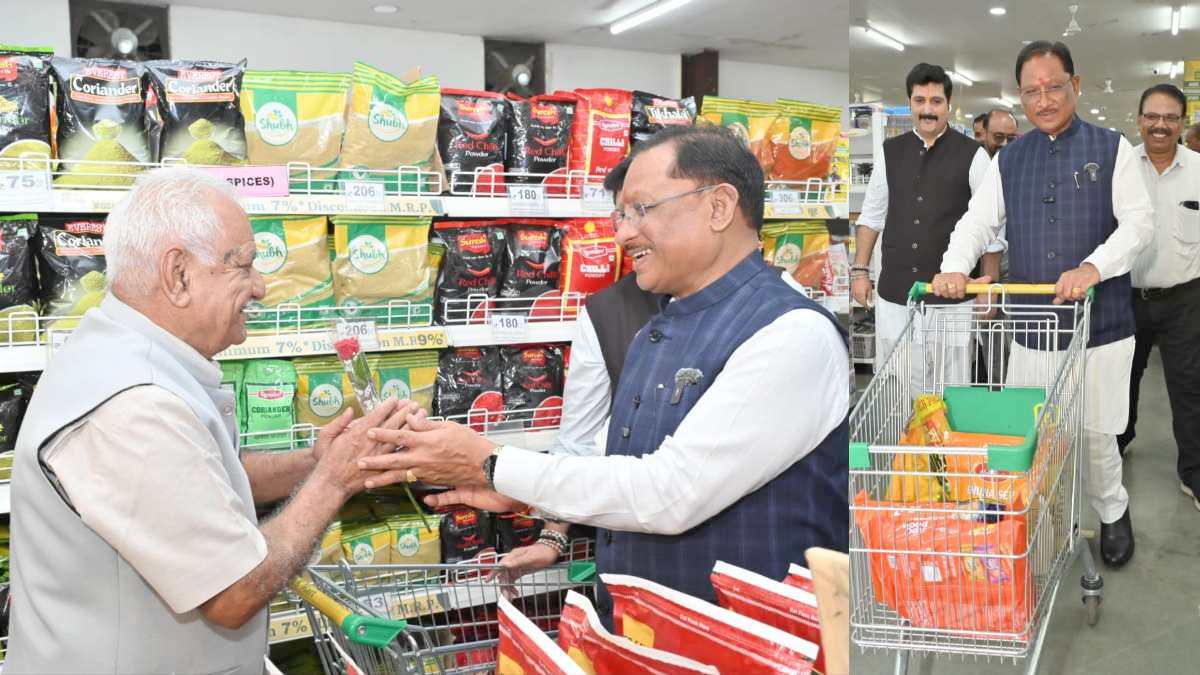 जब मुख्यमंत्री खुद बने ग्राहक : घरेलू सामान की शॉपिंग कर उठाया GST दरों में कटौती का लाभ, लोगों ने बताया – जीएसटी कटौती नहीं यह ‘बचत क्रांति’ है, मोदी ही ले सकते हैं ऐसा साहसिक निर्णय