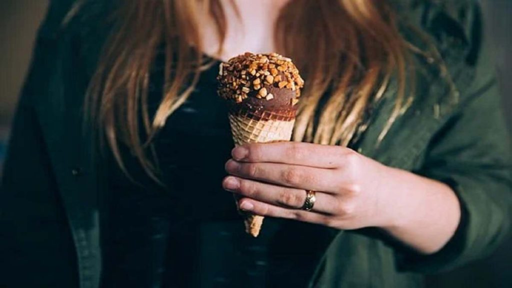 Eating Ice Cream at Night Effects