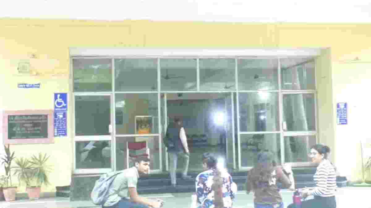 DAVV IET में रैगिंग कांड का बड़ा खुलासा: नेपाल जैसे प्रोटेस्ट की थी तैयारी, एंटी रैगिंग समिति की जांच में हुआ खुलासा