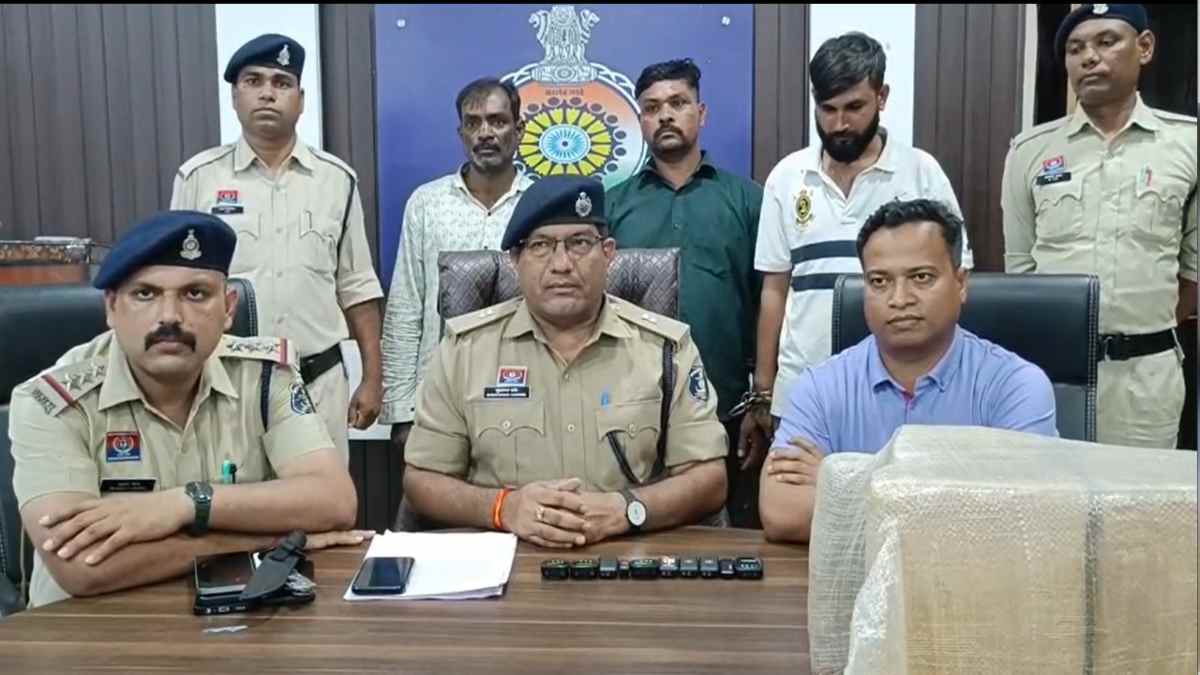 CG Crime : अंतरराज्यीय गांजा तस्कर गिरफ्तार, ओडिशा से माल लेकर जा रहे थे मुंबई