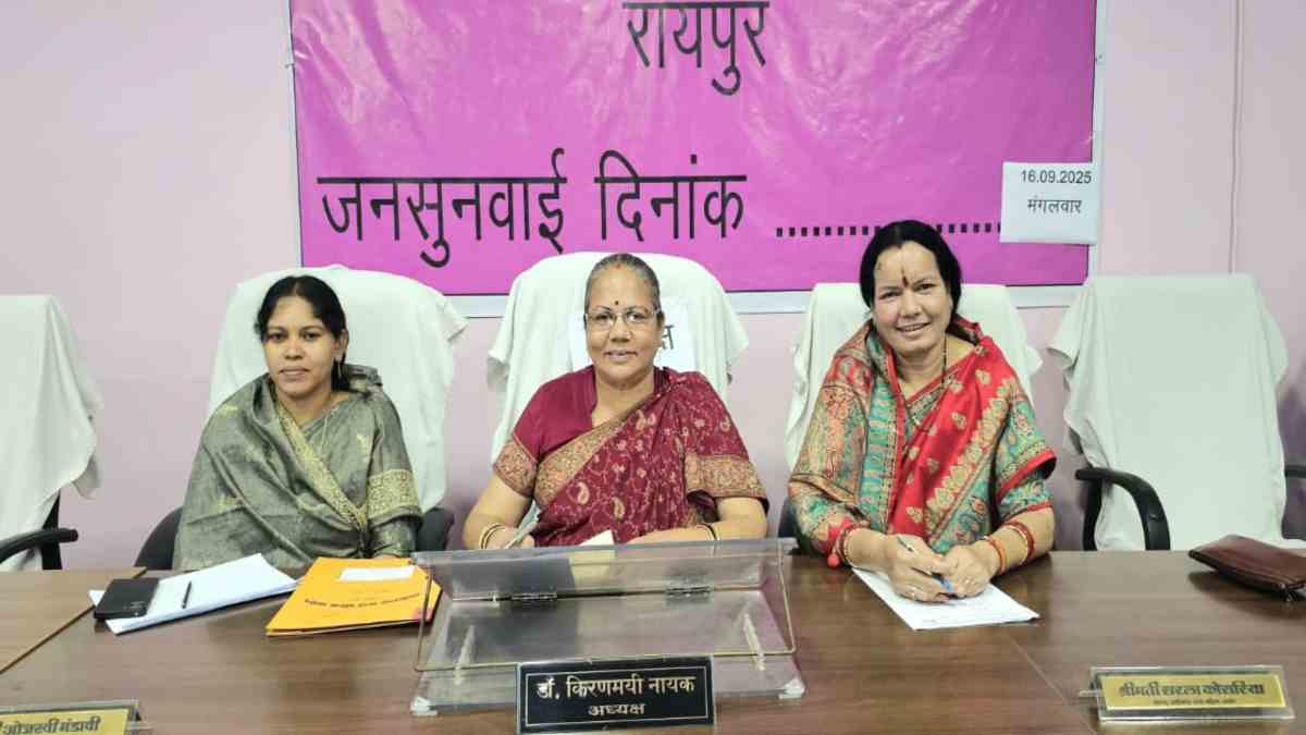 11 साल छोटे नाबालिग से युवती का अफेयर : शादी से इंकार करने पर मांगे 50 लाख, महिला आयोग ने सुनवाई से किया इंकार, बाल आयोग को सौंपा मामला