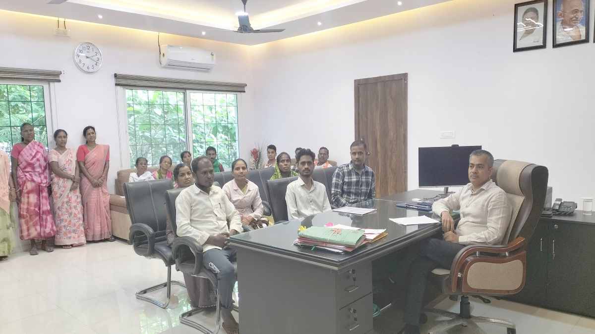 हमें पुनर्वास नीति का हक चाहिए…खैरागढ़, मानपुर और राजनांदगांव जिले के नक्सल पीड़ित परिवारों ने आईजी से लगाई गुहार, मांग पूरी नहीं होने पर राजधानी में आंदोलन की चेतावनी