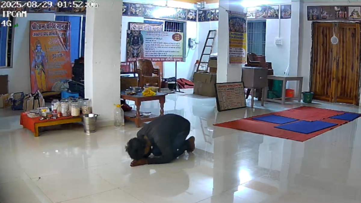 CG NEWS: चोर ने पहले श्रीराम को किया प्रणाम, फिर सामान किया पार, देखिए Video Viral…