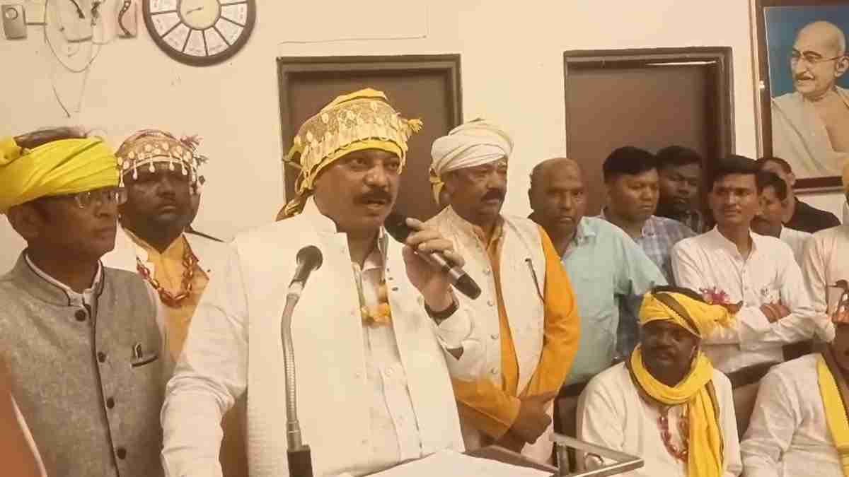 ‘आदिवासी हिंदू नहीं’: नेता प्रतिपक्ष उमंग सिंघार ने कहा- हम प्रकृति पूजक, गर्व से कहो हम आदिवासी हैं, BJP MLA बोले- वे सोनिया गांधी को प्रसन्न करना चाहते हैं