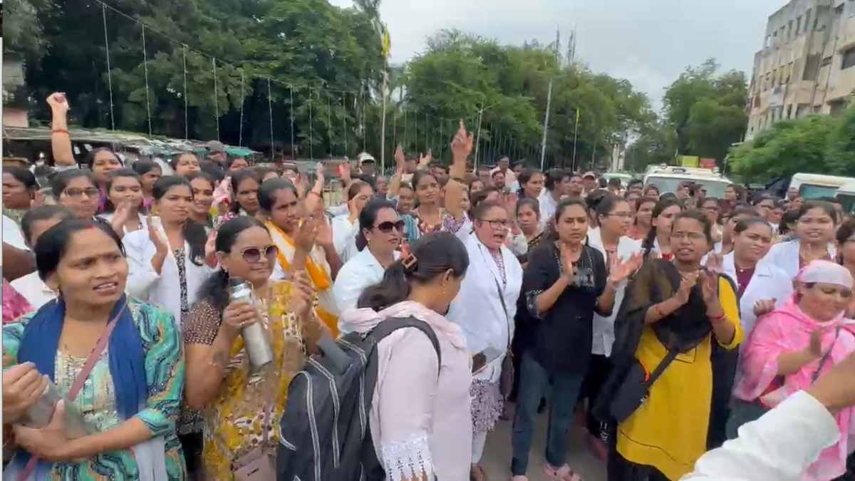 बड़ी खबर : बर्खास्तगी की कार्रवाई के बाद आक्रोशित हुए NHM कर्मचारी, प्रदेशभर में आंदोलनरत कर्मचारियों ने सौंपा सामूहिक इस्तीफा