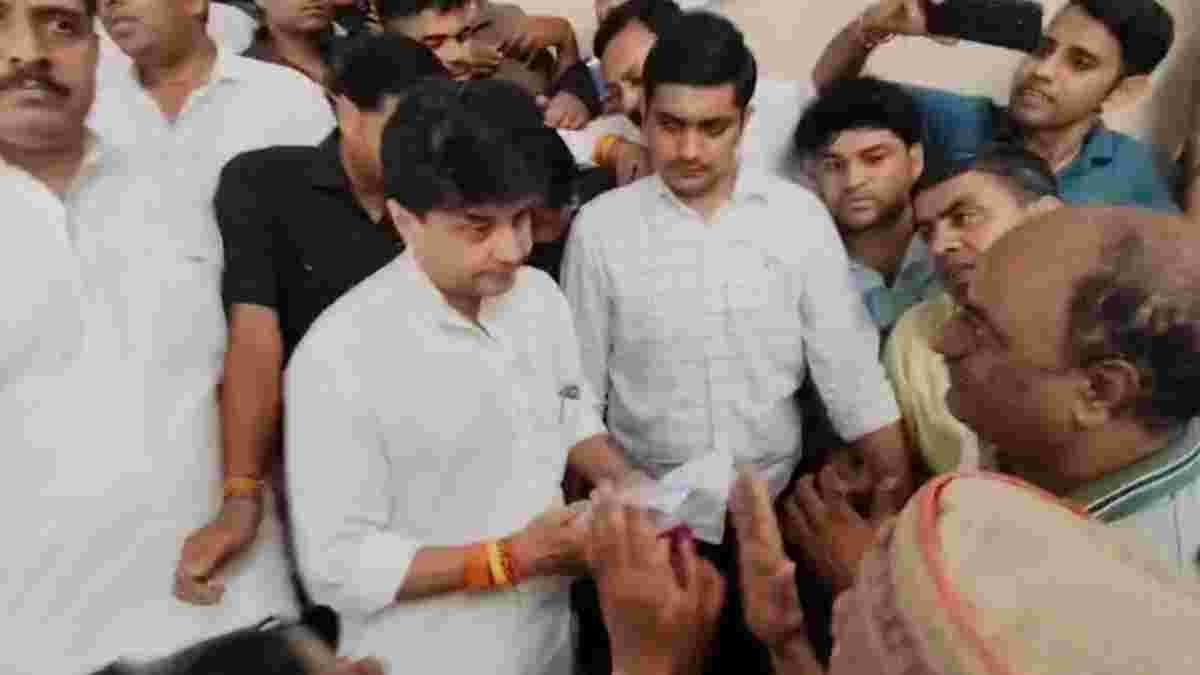 अंबेडकर VS बीएन राव विवादः रक्षक मोर्चे ने मंत्री सिंधिया को सौंपा ज्ञापन, कलेक्ट्रेट से राजमाता चौराहे तक सड़क के नामकरण का रखा प्रस्ताव