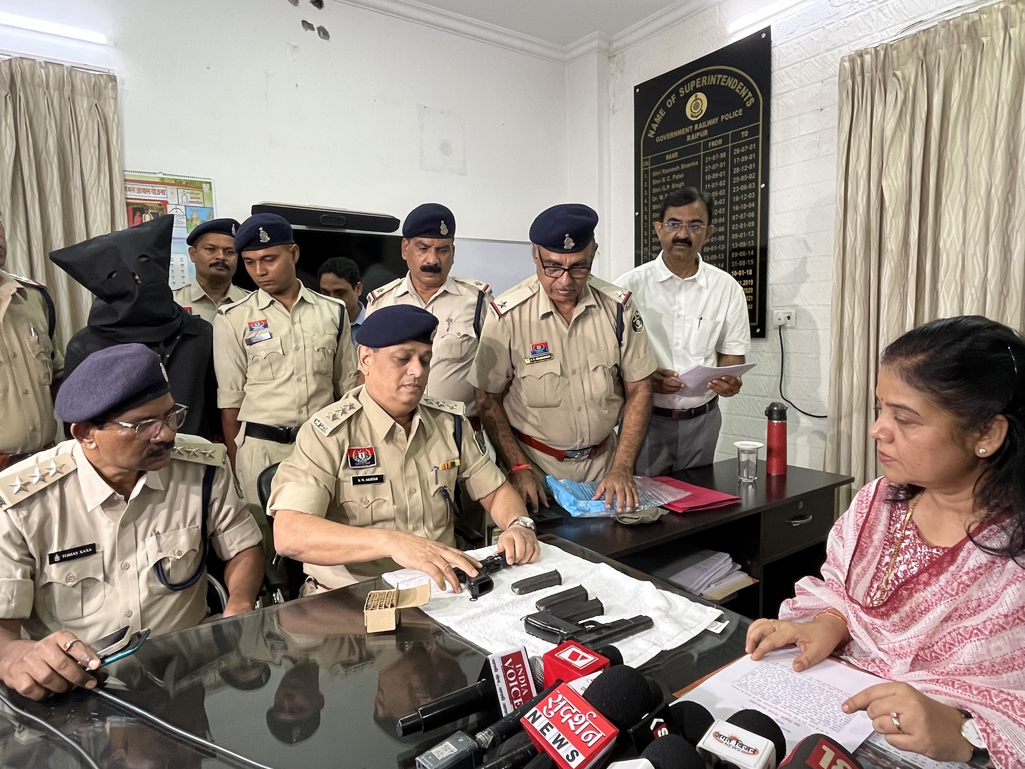 ITBP के ASI और हेड कांस्टेबल की सर्विस रिवाल्वर, 4 मैगजीन और 24 जिंदा कारतूस चोरी, GRP SP श्वेता सिन्हा ने किया बड़ा खुलासा…