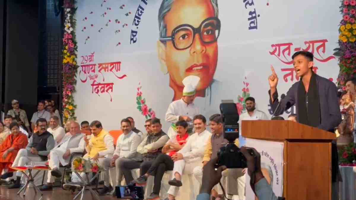 मंच पर बैठे थे सीएम समेत BJP के दिग्गज: इंदौर महापौर के बेटे ने बुलेट ट्रेन को बताया वादा खिलाफी की रफ्तार, कहा- रेल में हो रहा दलाल का साथ, निशेष का विकास और जनता का विनाश