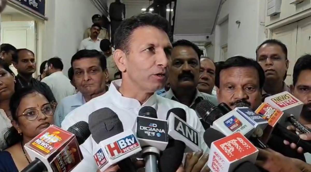 इंदौर में दुकानों से मुस्लिम सेल्समैन को हटाने पर भड़के PCC चीफ, MLA के बेटे की गिरफ्तारी की मांग, अफसरों से कहा- सबकी 3 साल की नौकरी बची है, हिसाब लेंगे