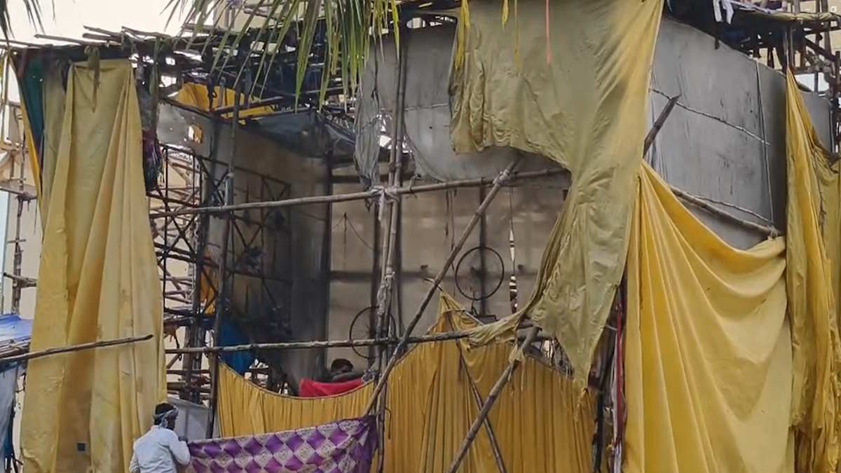 दुर्गा पंडाल में शॉर्ट सर्किट से लगी आग, खंडित हुई देवी दुर्गा की प्रतिमा…