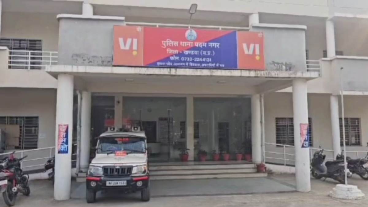 शादीशुदा महिला से ‘लव जिहाद’: मिस्त्री ने बुना इश्क का जाल, संबंध बनाकर मंगलसूत्र रख दिया गिरवी
