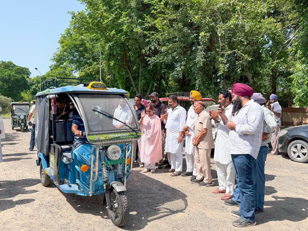 पर्यावरण की सुरक्षा और रोज़गार की ओर बड़ा कदम : मान सरकार ने ज़रूरतमंदों को बांटा ई-रिक्शा