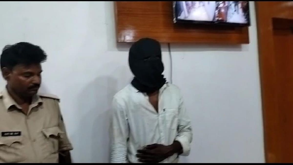मधुबनी पुलिस की बड़ी सफलता: टॉप-10 अपराधी संजु झा हथियार के साथ गिरफ्तार