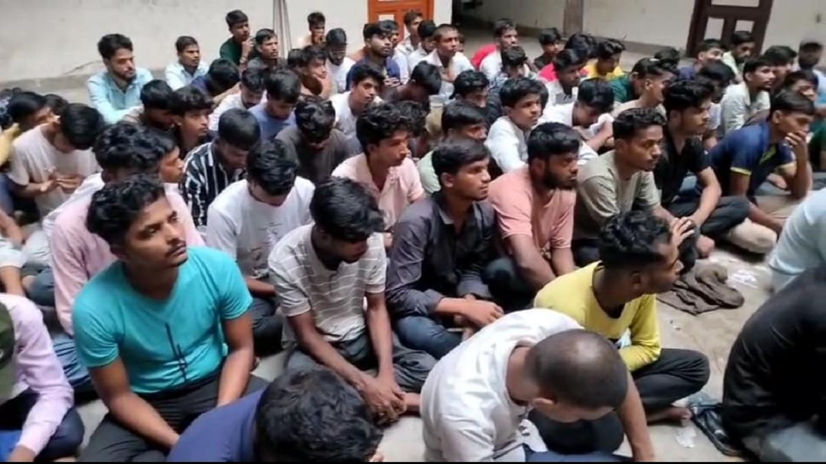मोतिहारी में नेटवर्क मार्केटिंग के नाम पर ठगी, 90 युवकों को पुलिस ने किया रेस्क्यू