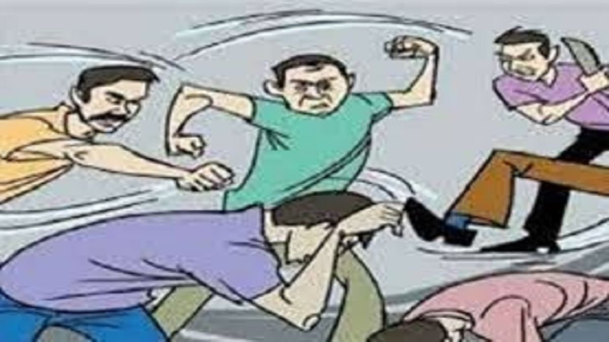 बेतिया में डॉक्टर से मारपीट के बाद हंगामा, OPD-इमरजेंसी सेवाएं बंद, डॉक्टरों की हड़ताल