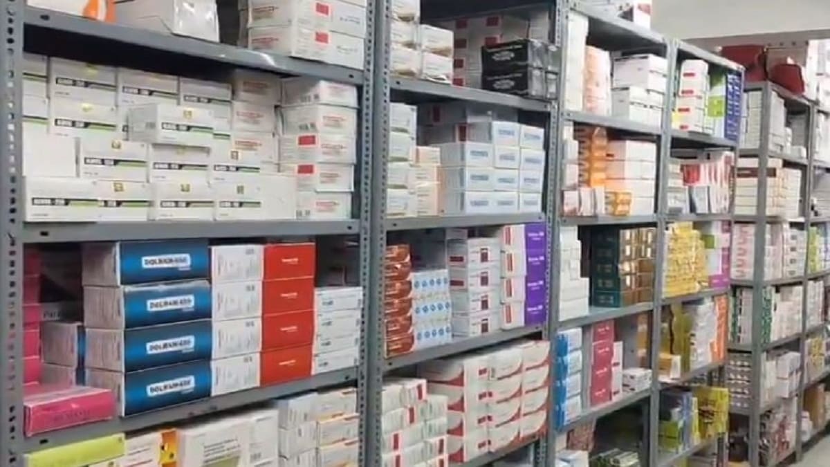 पटना में नकली दवाओं का गोरखधंधा उजागर, 16 मेडिकल दुकानों का लाइसेंस रद्द