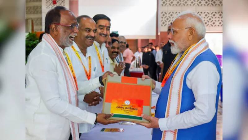 BJP सांसदों को दिया गया सोशल मीडिया परफार्मेंस का रिपोर्ट कार्ड, Inactive रहने वाले को मिला RED कार्ड ; पीएम मोदी ने दिया था सक्रियता बढ़ाने का सुझाव