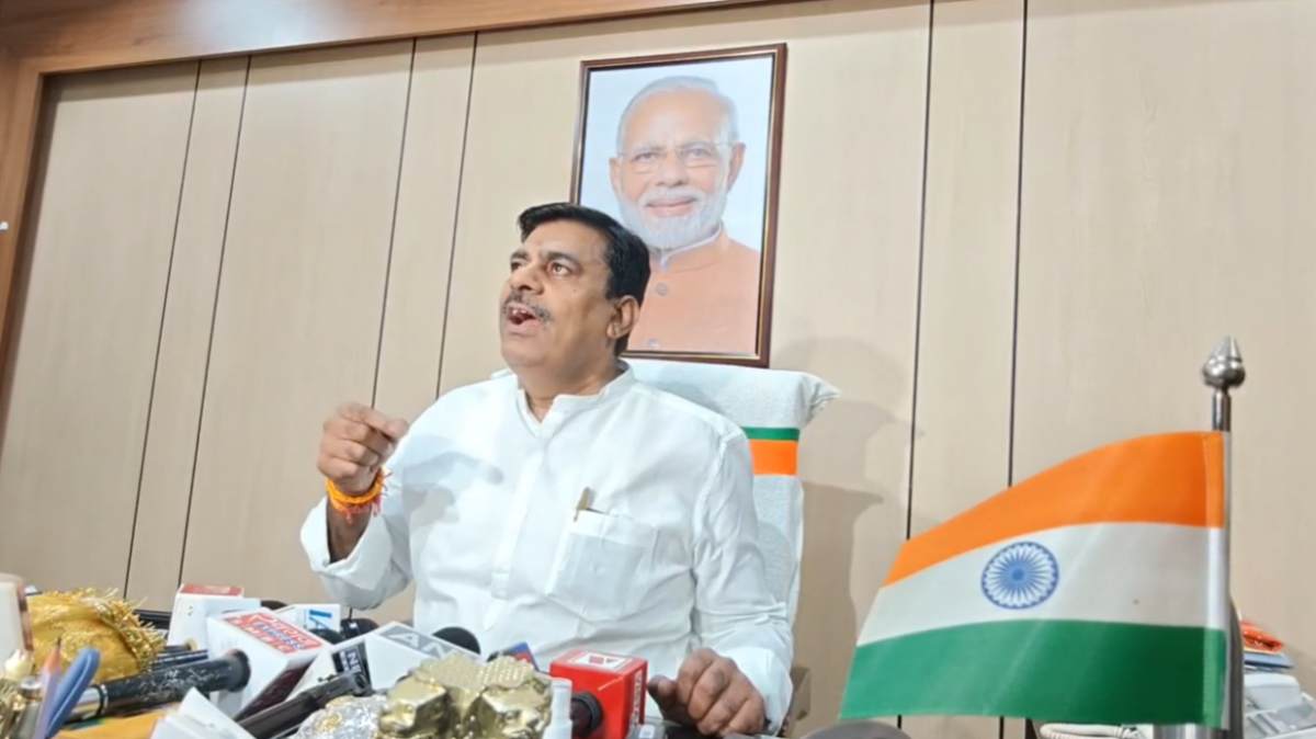 ‘हम भी इंदिरा गांधी का वीडियो डाल सकते हैं’, PM मोदी की मां के AI Video पर भड़के रामेश्वर शर्मा, कहा- कांग्रेस का अंत होगा 