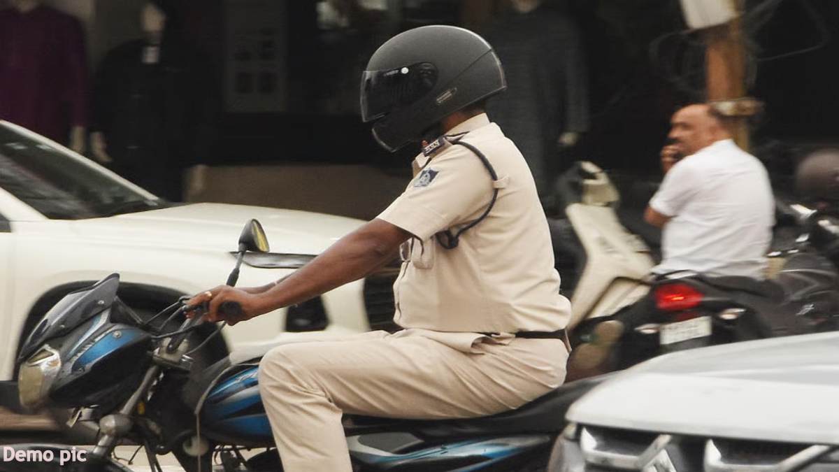 MP: हेलमेट को लेकर खाकी पर सख्त हुई सरकार, पुलिस को भी लगाना अनिवार्य, नियम न मानने पर निरस्त कर दिया जाएगा लाइसेंस