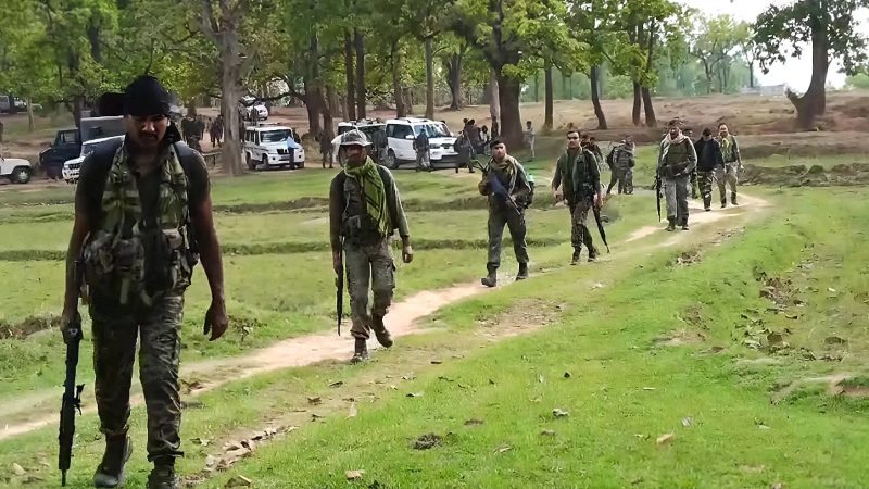 कश्मीर में सेना ने बड़ी कार्रवाई को दिया अंजाम, टॉप लश्कर कमांडर समेत 2 आतंकी ढेर ; 2 जवान भी शहीद