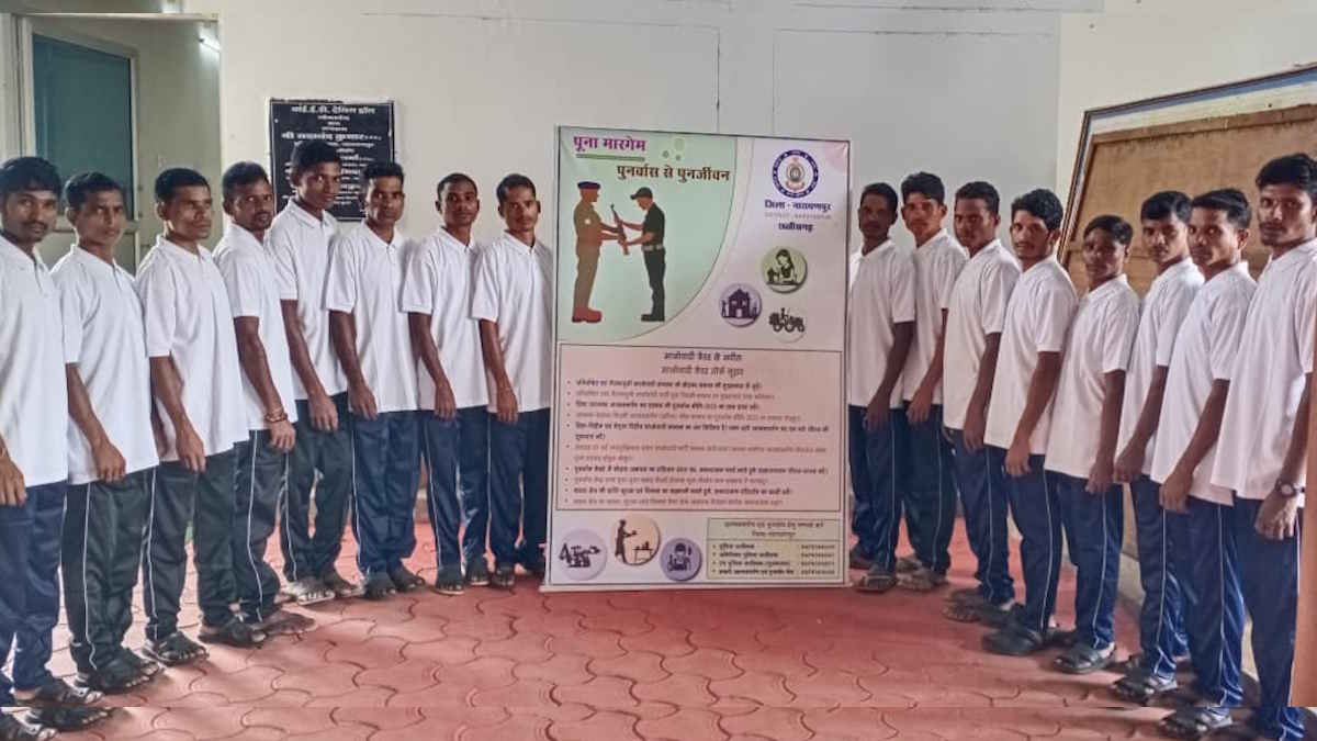 घोर नक्सल प्रभावित लंका और डूंगा में सक्रिय 16 नक्सलियों ने किया आत्मसमर्पण, मुख्य धारा में जुड़ने की ली शपथ…