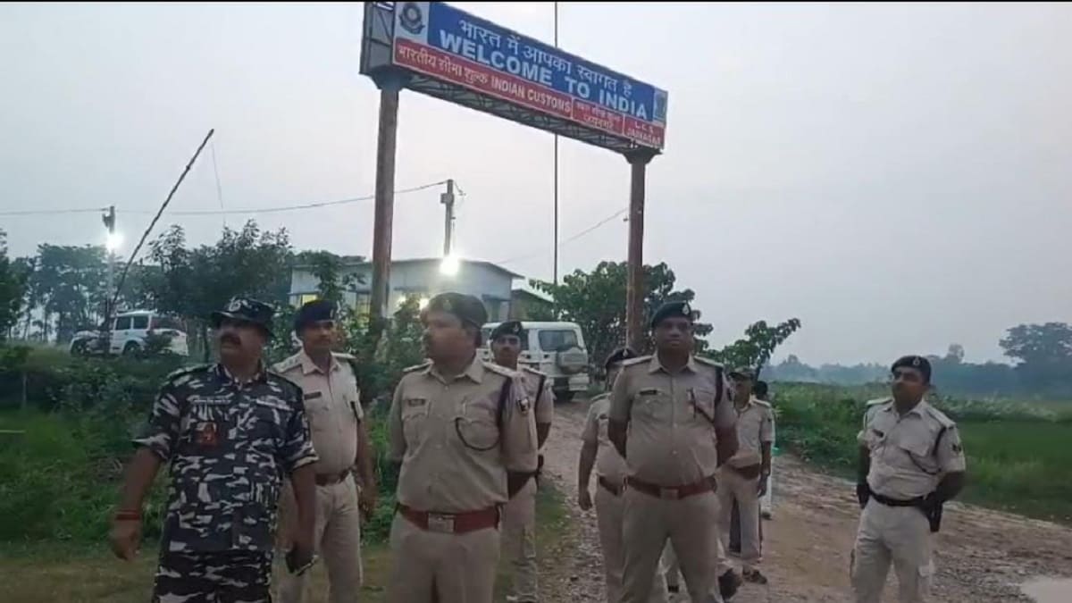 नेपाल में भड़की हिंसा के बाद बिहार में बॉर्डर सील, ट्रकों की 5KM लंबी लाइन, 10 से अधिक भारत में घुसने की कोशिश, SSB ने पकड़ा
