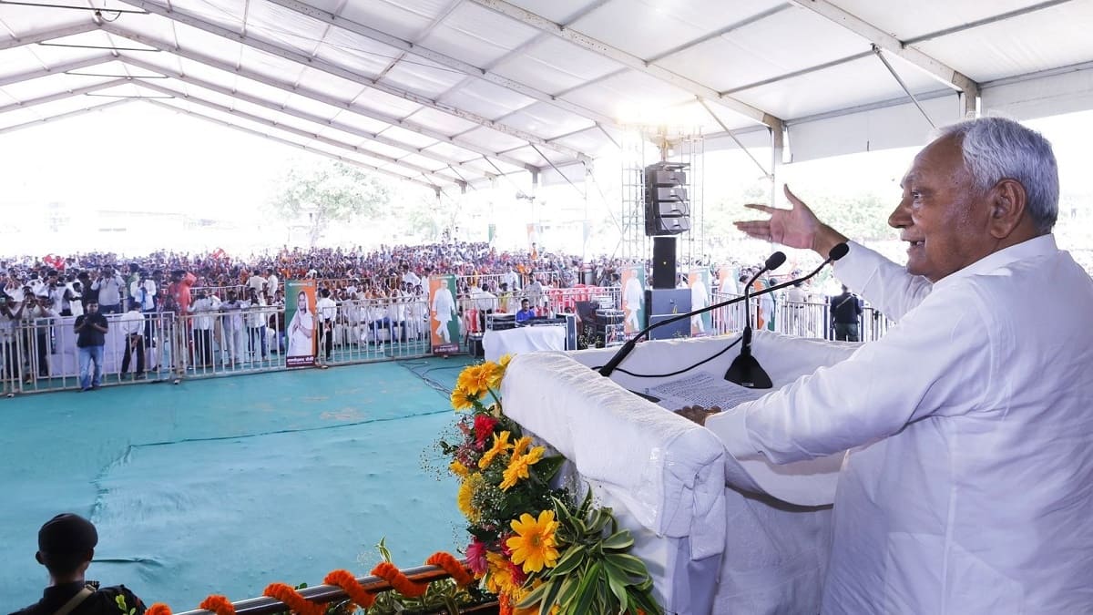 लोकलुभावन घोषणाओं का पिटारा… नीतीश की राजनीति में यू-टर्न क्यों? क्या यह महागठबंधन और प्रशांत किशोर के दबाव का नतीजा है?