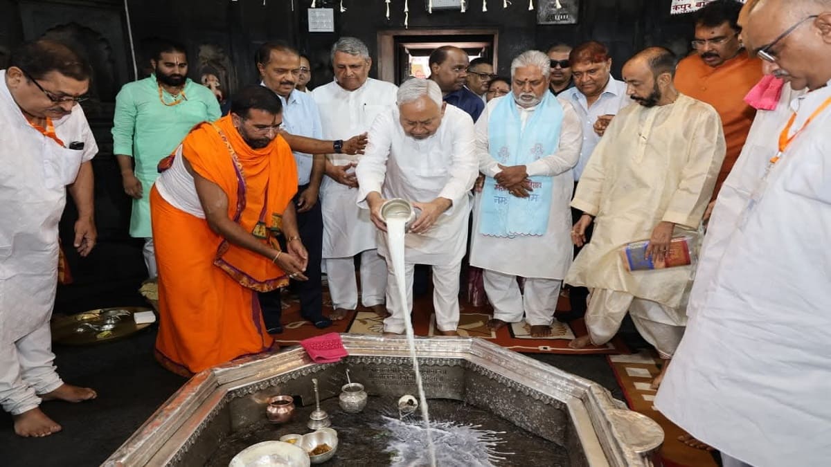 गयाजी पहुंचे मुख्यमंत्री नीतीश कुमार, पितृपक्ष मेला की तैयारियों की समीक्षा और विकास योजनाओं का किया शिलान्यास