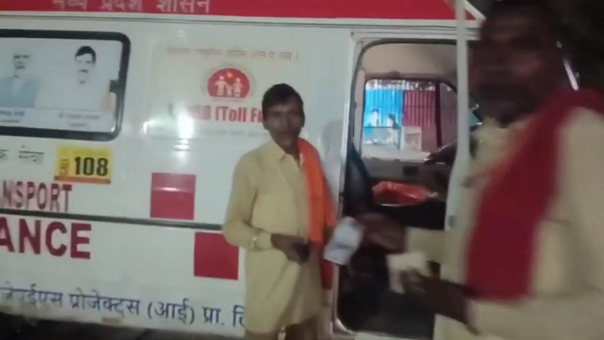 शर्मनाक! एंबुलेंस में गर्भवती ने दिया बच्चे को जन्म, ड्राइवर बोला- गाड़ी गंदी हो गई, पैसे दो…, Video Viral