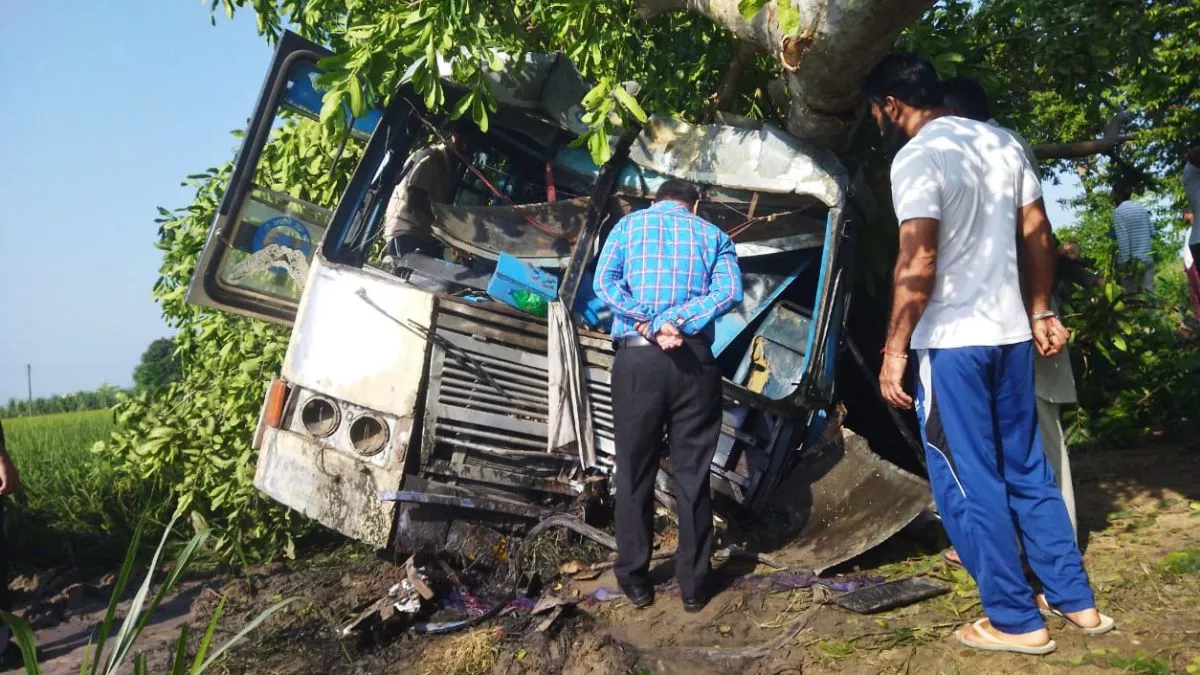 52 की क्षमता वाले PRTC की बस में 100 से अधिक सवारी, अनियंत्रित होकर टकराई, सात लोग जख्मी