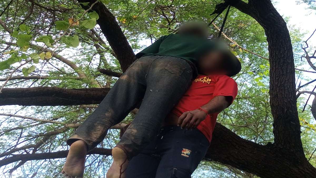 पेड़ पर दुपट्टे से बनाया फंदा, युवक-युवती ने लगाई फांसी, मचा हड़कंप