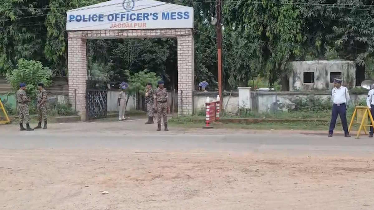 नक्सलवाद के खात्मे के लिए प्रभावित राज्यों के पुलिस अधिकारियों ने किया मंथन, ‘मार्च 26’ के लिए बनाई रणनीति…