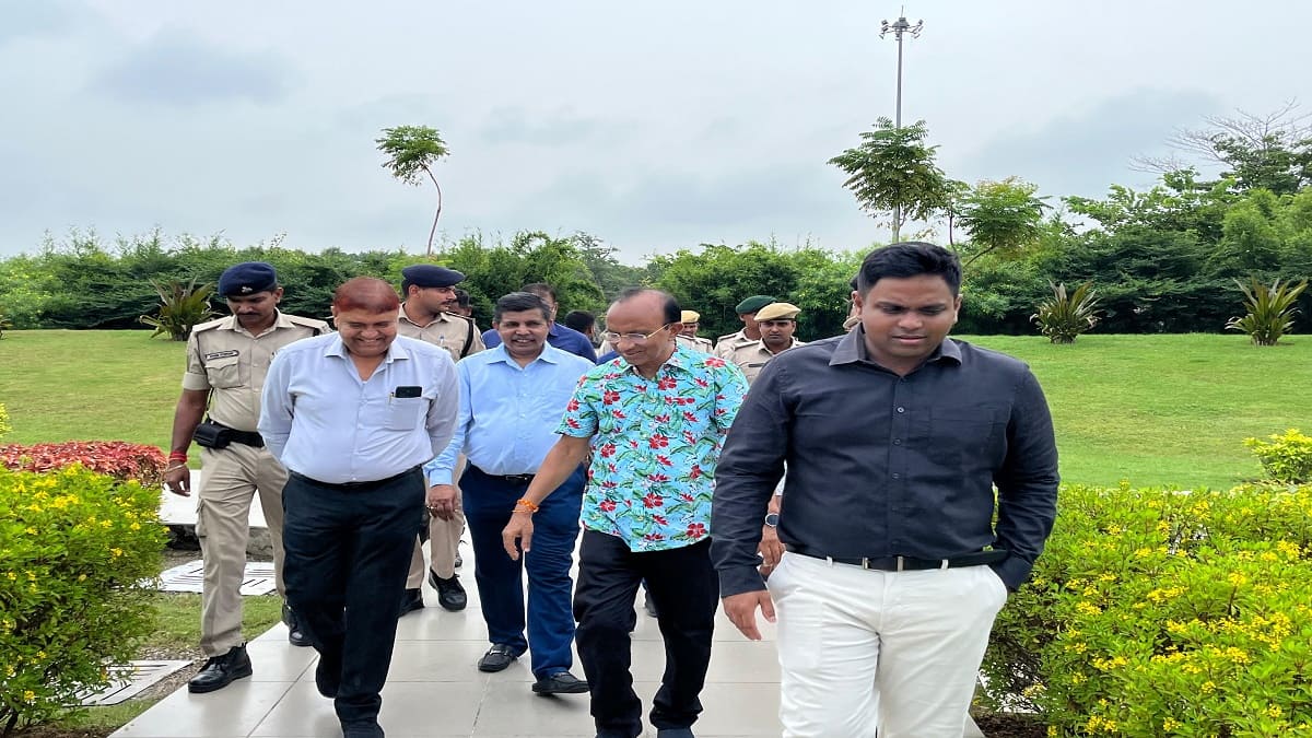 राजगीर का चप्पा-चप्पा विकास की गाथा, पर्यावरण मंत्री डॉ. सुनील कुमार ने किया ग्लास ब्रिज और जू सफारी का भ्रमण