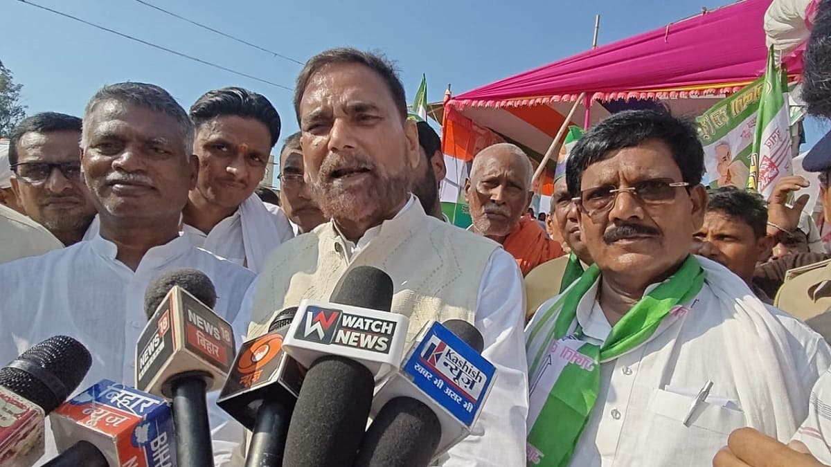 एनडीए कार्यकर्ता सम्मेलन में एकजुटता का प्रदर्शन, राजीव रंजन बोले, जिसने अपराधियों को पहनाया मुकुट, वह विकास की बात न करे