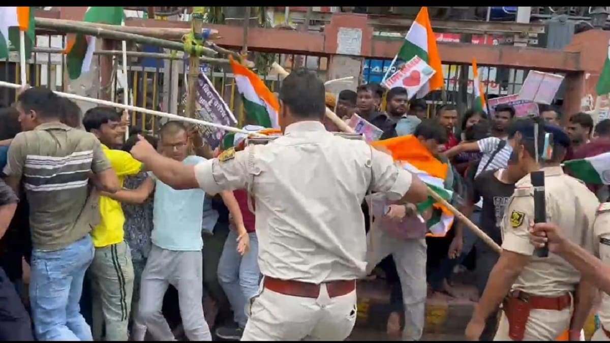 बिहार में पुलिस भर्ती को लेकर बवाल, अभ्यर्थियों पर लाठीचार्ज, बोले- जान दे देंगे, पर हटेंगे नहीं