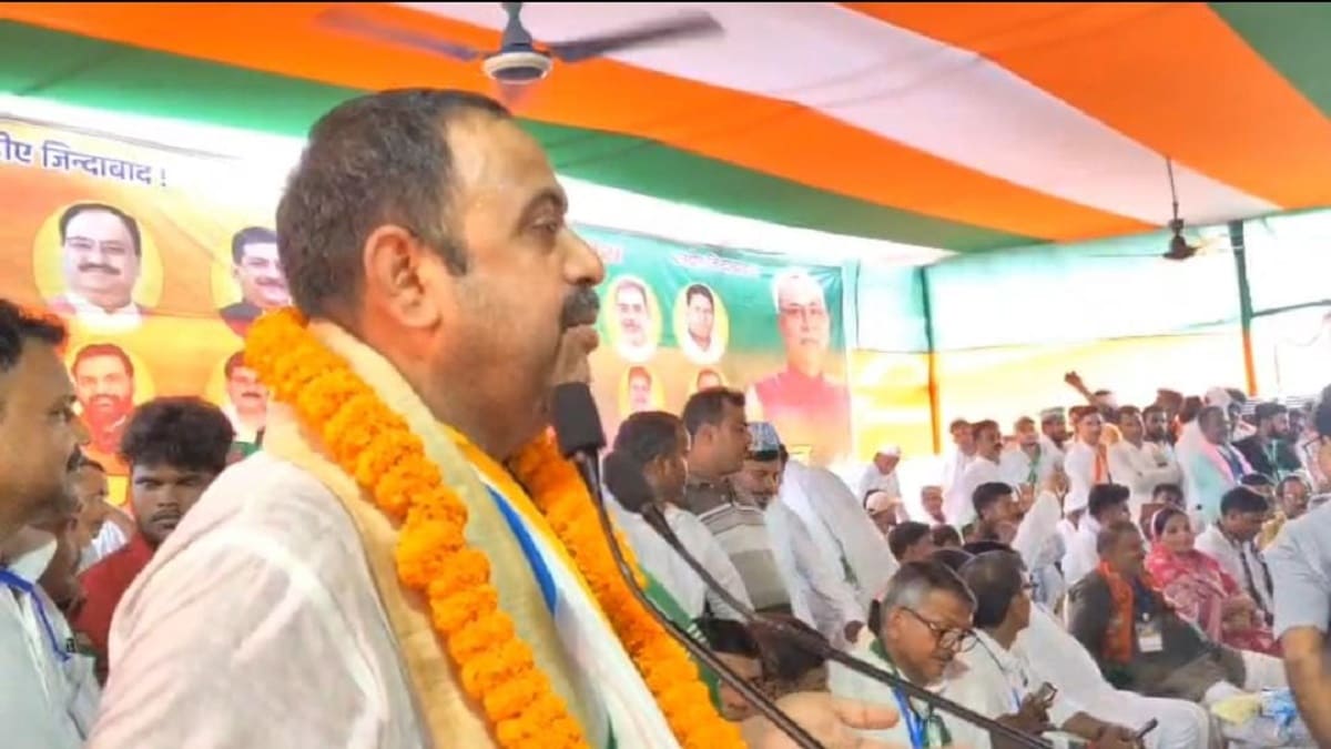 रोहतास में गरमाई सियासत, दिनारा सम्मेलन में बोले RLM नेता – कोई उंगली दिखाई तो आंख निकाल लेना